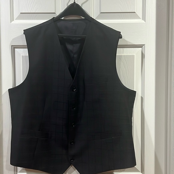 Casa Del Mar Men Black Windowpane 3 piece suit, Vest With Pants and Jacket - Picture 3 of 10